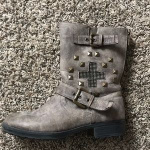 Report boots! Super cute!